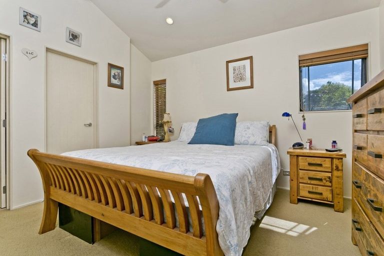 Photo of property in 2/710 East Coast Road, Milford, Auckland, 0620