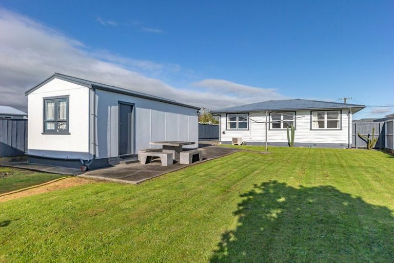 Photo of property in 39 Karaka Crescent, Levin, 5510