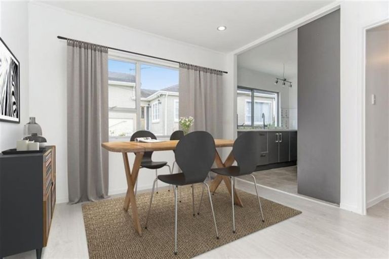 Photo of property in 1/3 Exmouth Road, Northcote, Auckland, 0627