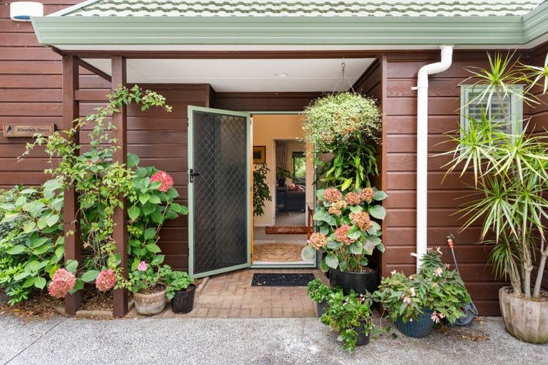 Photo of property in 2/52 Uxbridge Road, Mellons Bay, Auckland, 2014