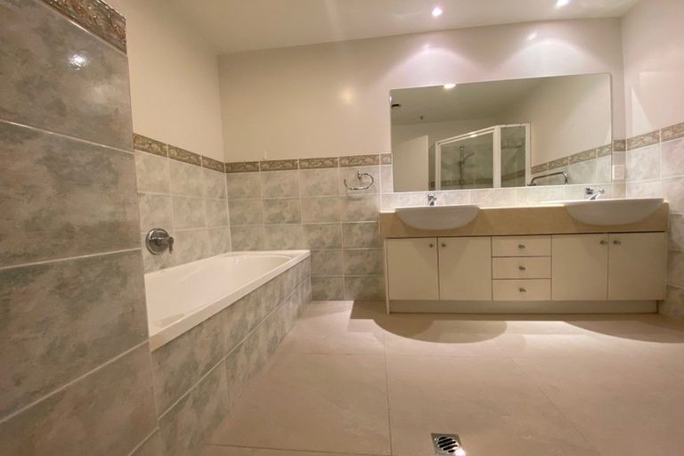 Photo of property in 1c/175 Hurstmere Road, Takapuna, Auckland, 0622