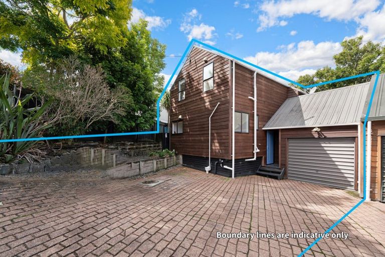 Photo of property in 2/35 Jaemont Avenue, Te Atatu South, Auckland, 0610