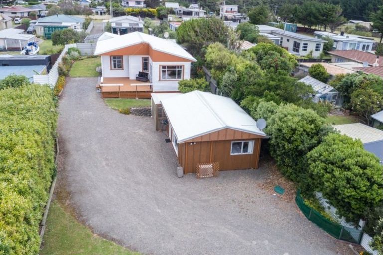 Photo of property in 23 Raukawa Street, Himatangi Beach, Foxton, 4891