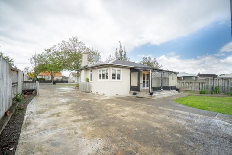 Photo of property in 653 Featherston Street, Roslyn, Palmerston North, 4414