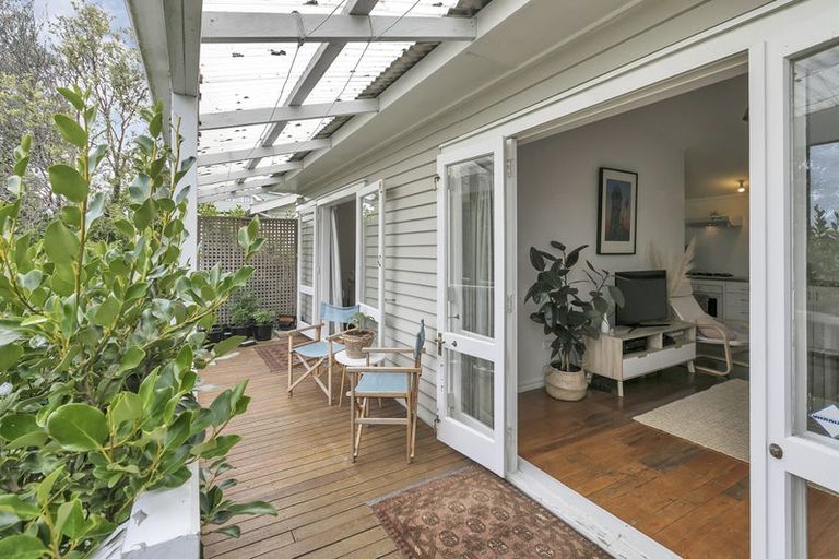 Photo of property in 16 Cowper Street, Devonport, Auckland, 0624