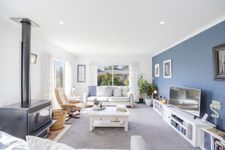 Photo of property in 39 Emlyn Place, Torbay, Auckland, 0630