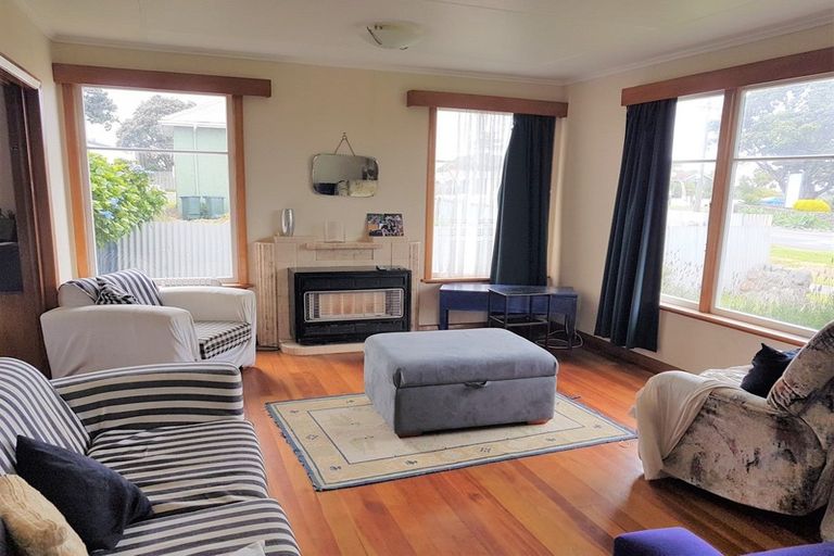 Photo of property in 33 Fox Street, Opunake, 4616