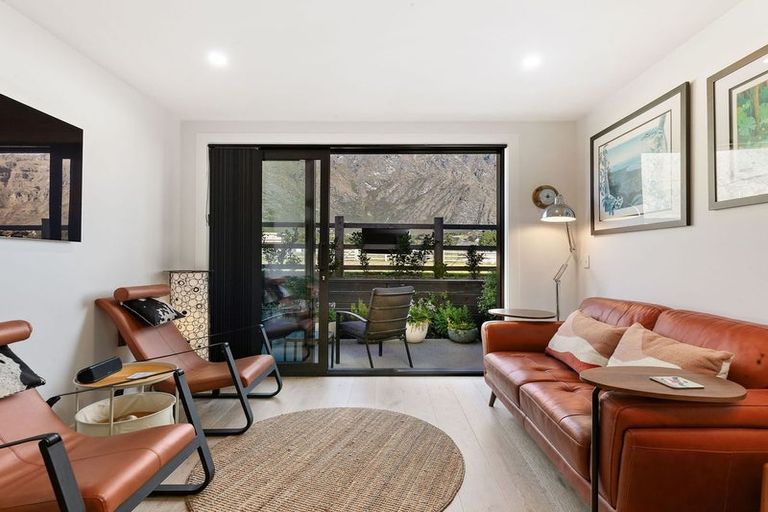 Photo of property in 33 Ryan Loop, Jacks Point, 9371