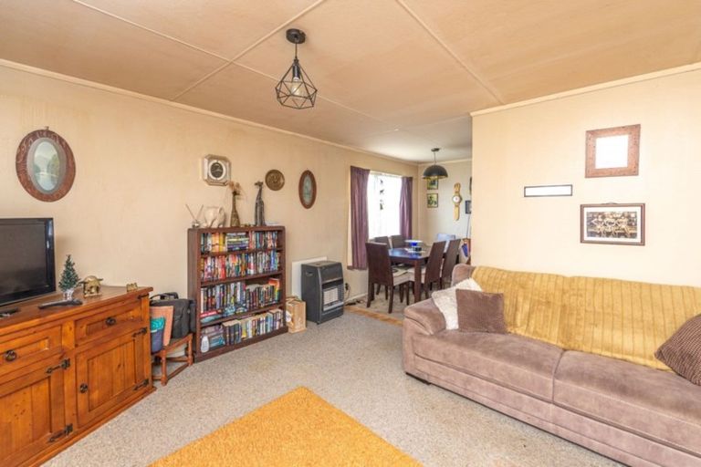 Photo of property in 7 Karyn Street, Castlecliff, Whanganui, 4501