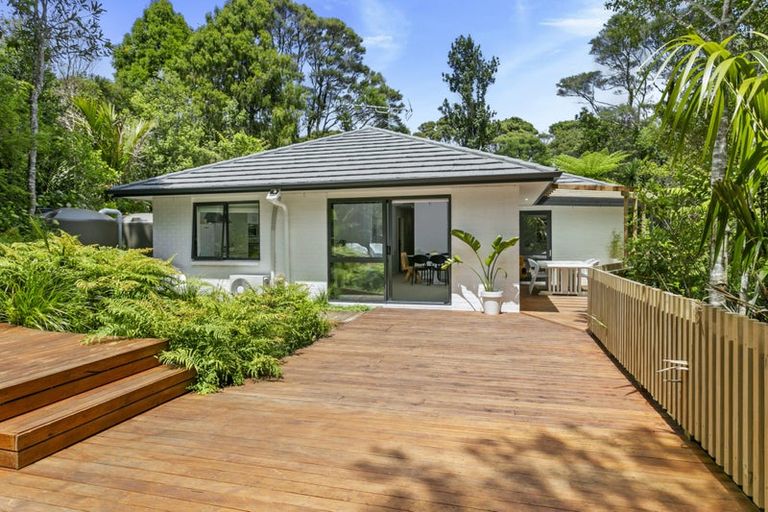 Photo of property in 228 Mountain Road, Henderson Valley, Auckland, 0612
