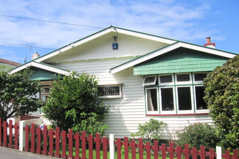 Photo of property in 2 Westland Road, Mount Cook, Wellington, 6021