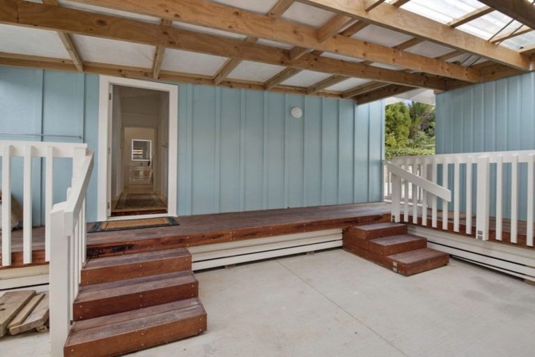 Photo of property in 6 Buckleton Road, Tawharanui Peninsula, Matakana, 0986