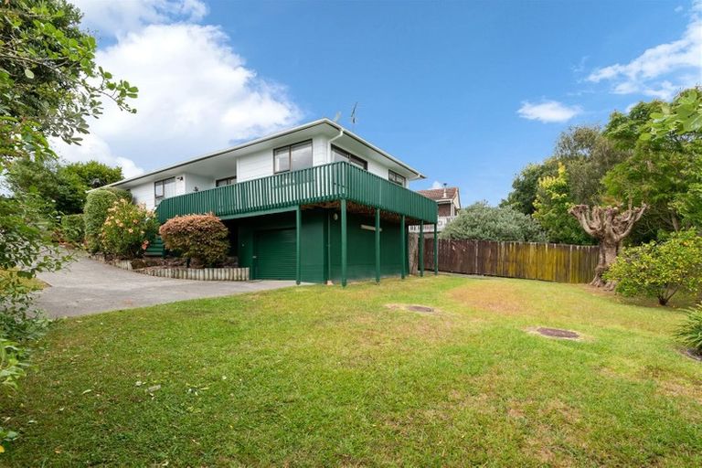 Photo of property in 12 Lewisham Street, Highland Park, Auckland, 2010