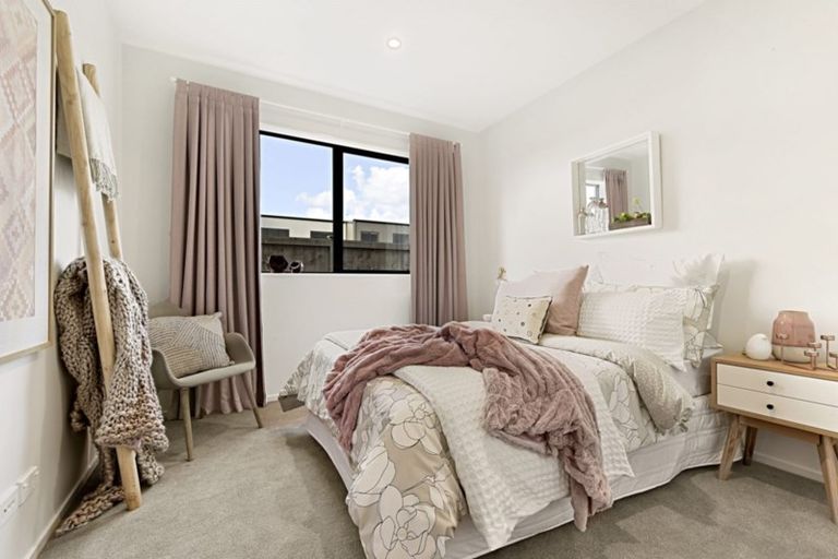 Photo of property in 19 Waituarua Drive, Takanini, 2112