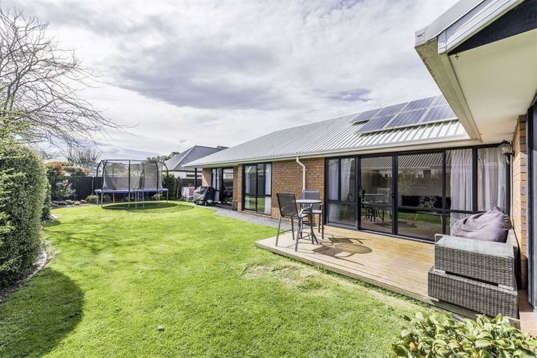 Photo of property in 3 Brockhall Lane, Avonhead, Christchurch, 8042