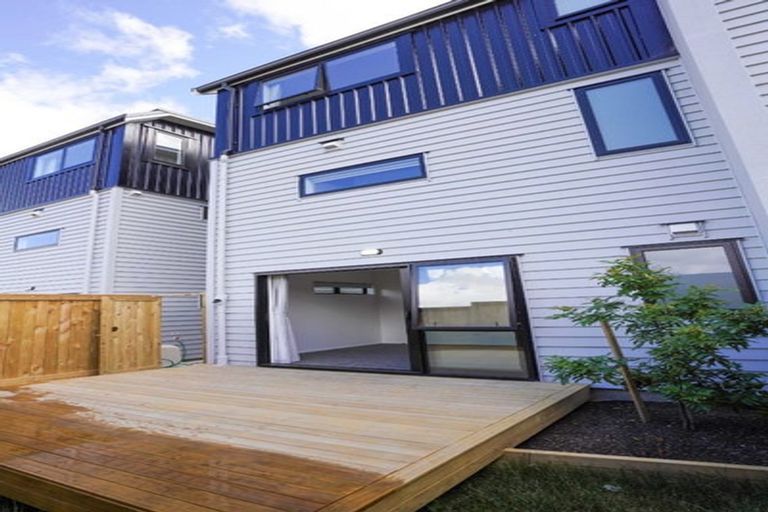 Photo of property in 7/19 Kingdale Road, Henderson, Auckland, 0610