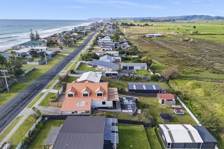 Photo of property in 196 Pukehina Parade, Pukehina, Te Puke, 3189
