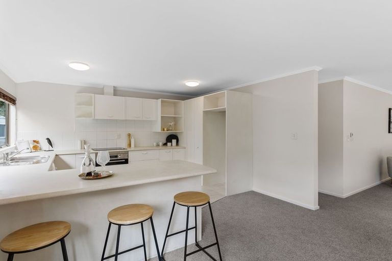 Photo of property in 22 Poturi Streams Avenue, Titirangi, Auckland, 0604