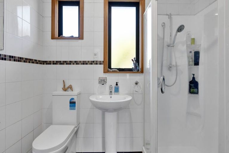 Photo of property in 2 Awanui Street, Merrilands, New Plymouth, 4312