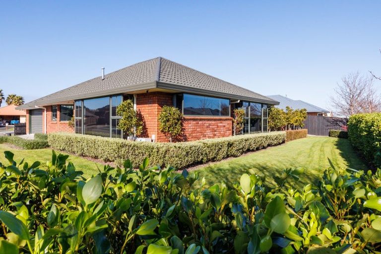 Photo of property in 2 Alpine Grove, Kelvin Grove, Palmerston North, 4414