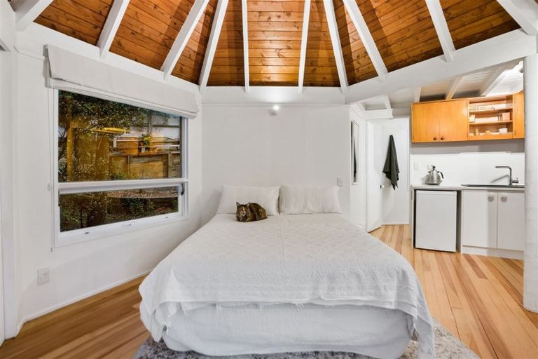 Photo of property in 25 Eastcliffe Road, Castor Bay, Auckland, 0620