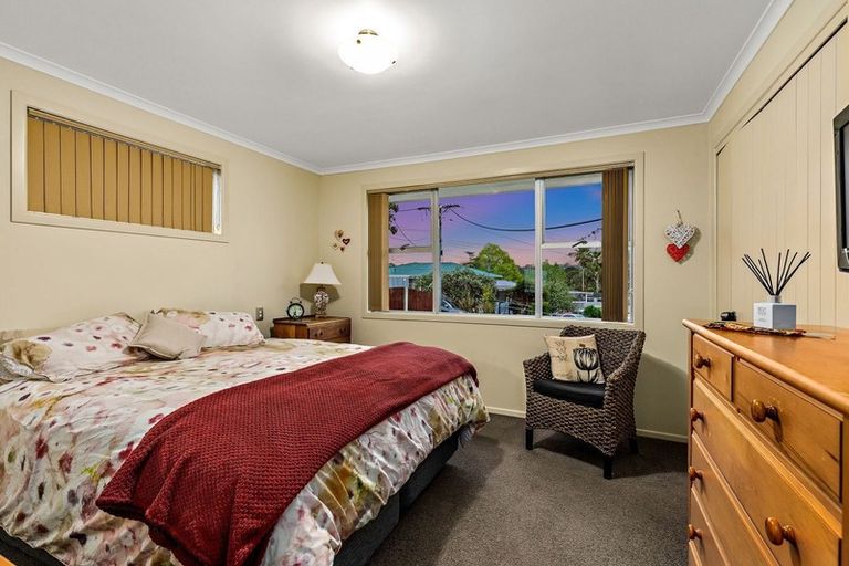 Photo of property in 3 Lowtherhurst Road, Massey, Auckland, 0614