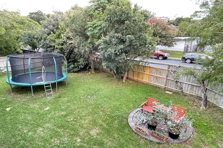 Photo of property in 1/1 Mayfair Crescent, Mairangi Bay, Auckland, 0630