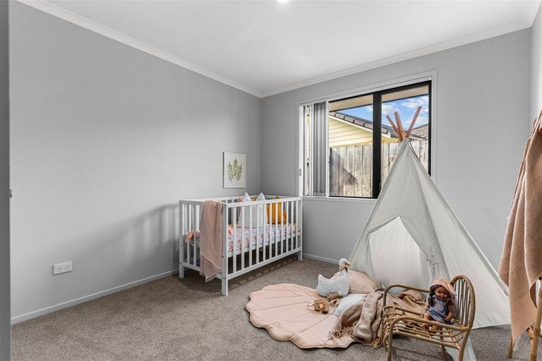 Photo of property in 4 Kowi Lakes Drive, One Tree Point, 0118