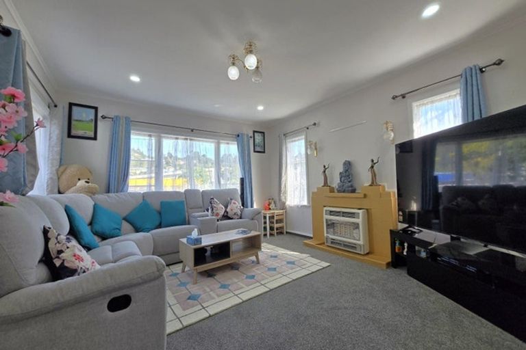 Photo of property in 195 Stokes Valley Road, Stokes Valley, Lower Hutt, 5019