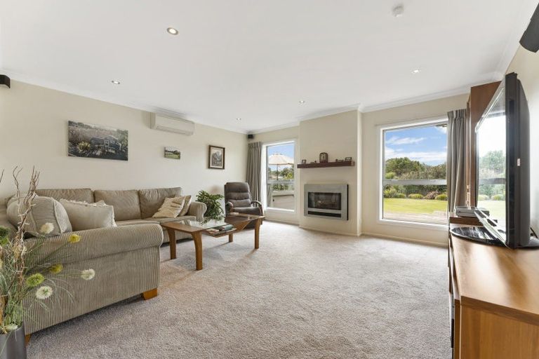 Photo of property in 32 Titoki Road, Waikanae Beach, Waikanae, 5036