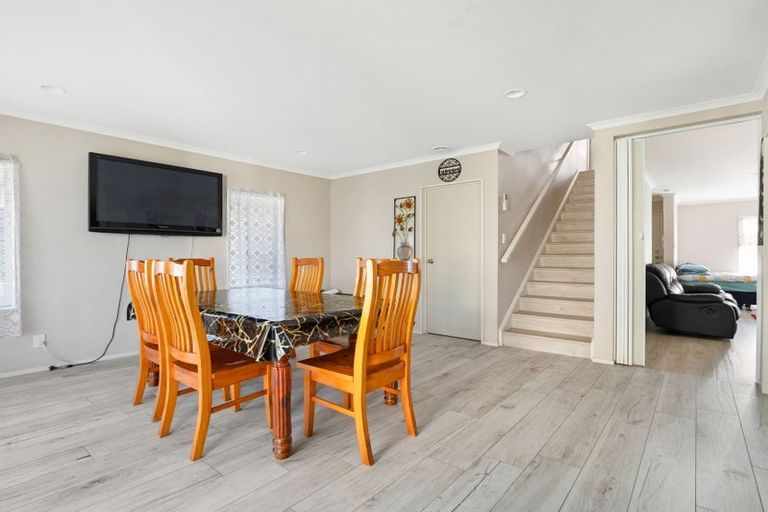 Photo of property in 32 Sarteano Drive, Manurewa, Auckland, 2105