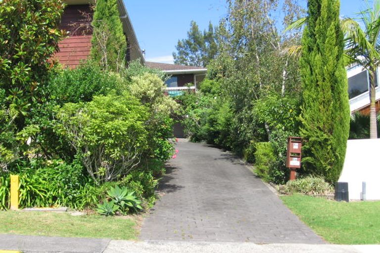 Photo of property in 2/5 Sharon Road, Waiake, Auckland, 0630