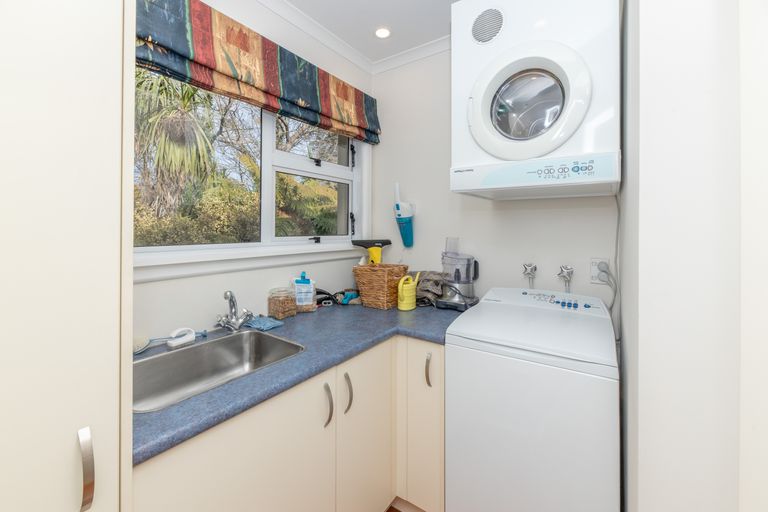 Photo of property in 393 Sawyers Arms Road, Harewood, Christchurch, 8051