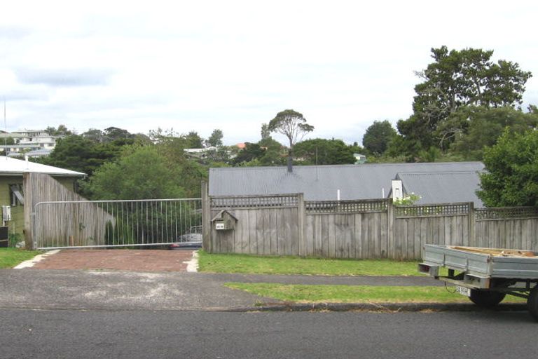Photo of property in 8 Hiwihau Place, Glenfield, Auckland, 0629