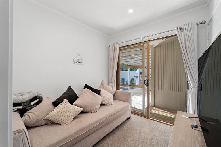 Photo of property in 9b Centreway Road, Orewa, 0931