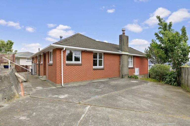 Photo of property in 33 Raukawa Street, Strathmore Park, Wellington, 6022