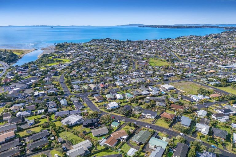 Photo of property in 11 Fairway Avenue, Red Beach, 0932