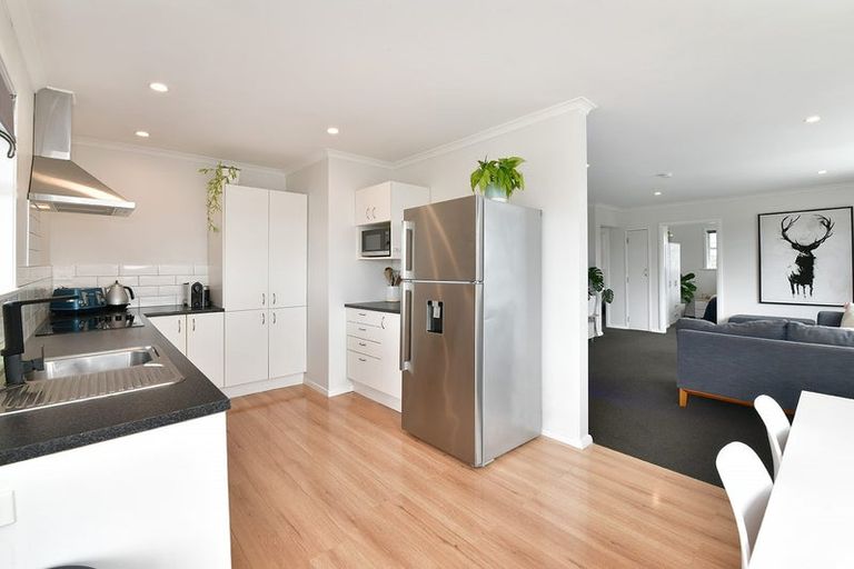 Photo of property in 32 Karaka Street, Helensville, 0800