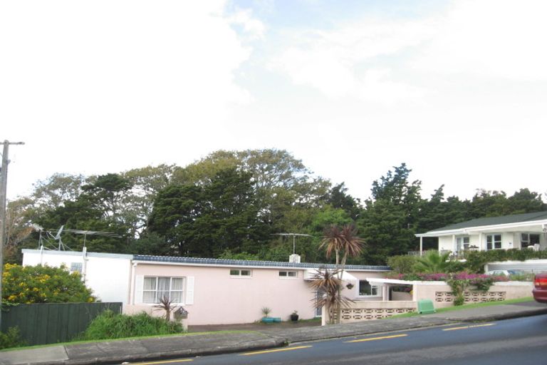 Photo of property in 125 Mellons Bay Road, Mellons Bay, Auckland, 2014