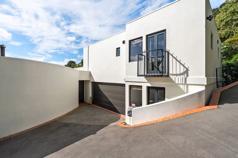 Photo of property in 52 Walter Road, Lowry Bay, Lower Hutt, 5013
