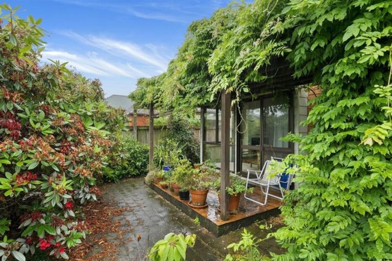 Photo of property in 2/11 Harrods Court, Ilam, Christchurch, 8053