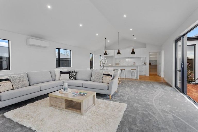 Photo of property in 14 Chatsworth Avenue, Rangiora, 7400