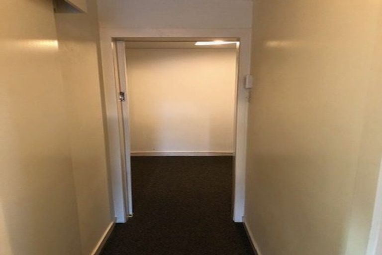 Photo of property in 82 Rolleston Street, Mount Cook, Wellington, 6021