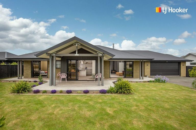 Photo of property in 8 Carrick Place, Mosgiel, 9024
