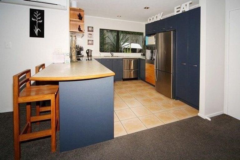 Photo of property in 14 Varlene Terrace, Forrest Hill, Auckland, 0620