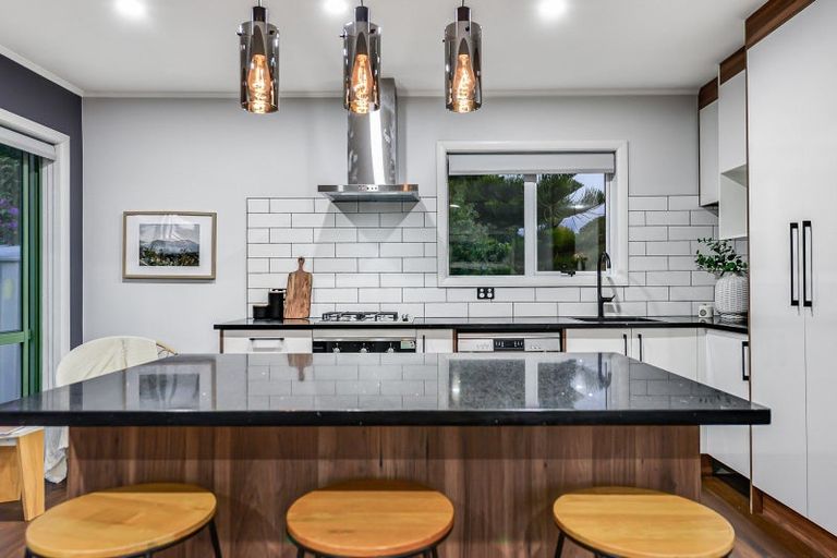 Photo of property in 1 Kingsway Crescent, Forest Lake, Hamilton, 3200