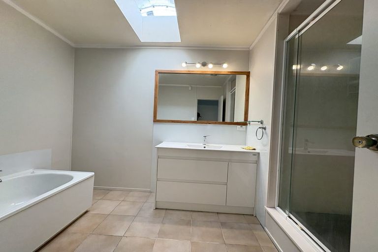 Photo of property in 54 Beechdale Crescent, Pakuranga Heights, Auckland, 2010