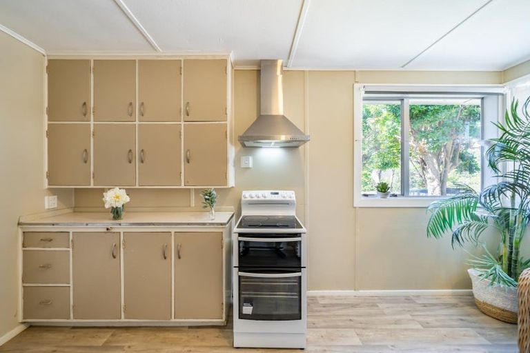 Photo of property in 6 Mexted Crescent, Ranui, Porirua, 5024