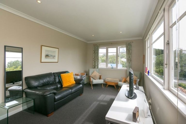 Photo of property in 5 Pendarves Street, New Plymouth, 4310