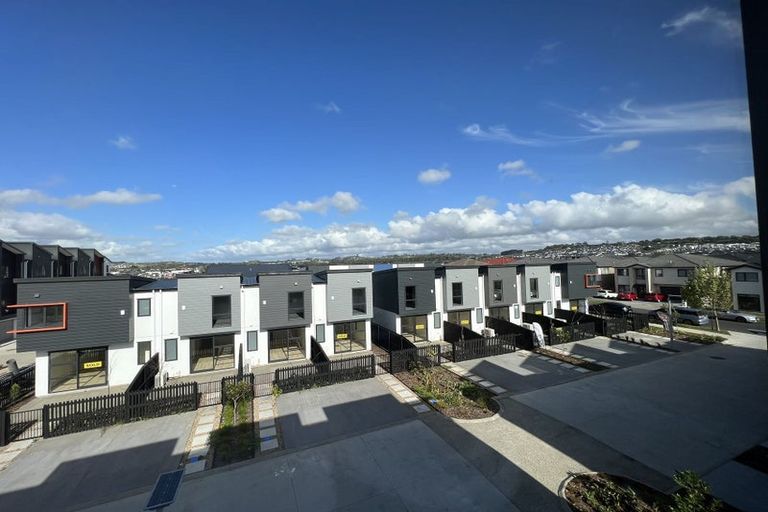 Photo of property in 14 Papa Takaro Lane, Flat Bush, Auckland, 2019